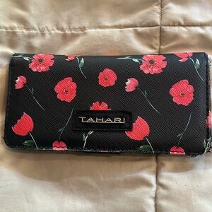 Tahari wallet
